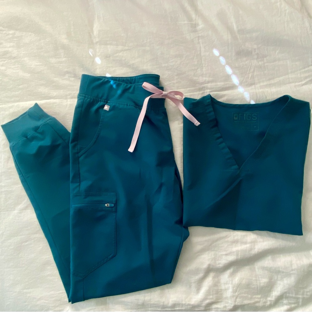 FIGS Caribbean Blue Scrub set